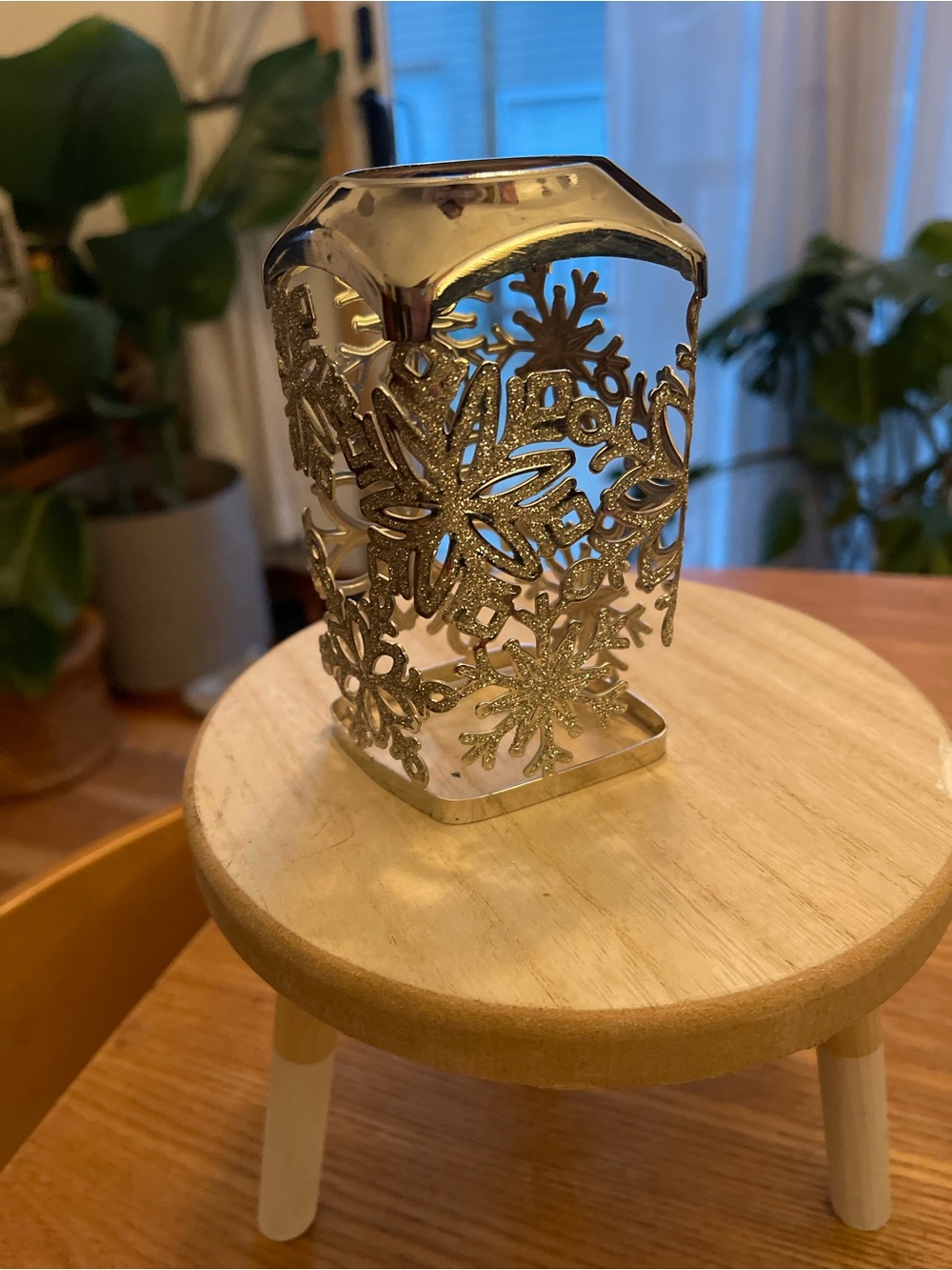 Bath & Body Works Winter Glitter
Snowflake Metal Soap Holder
Cover